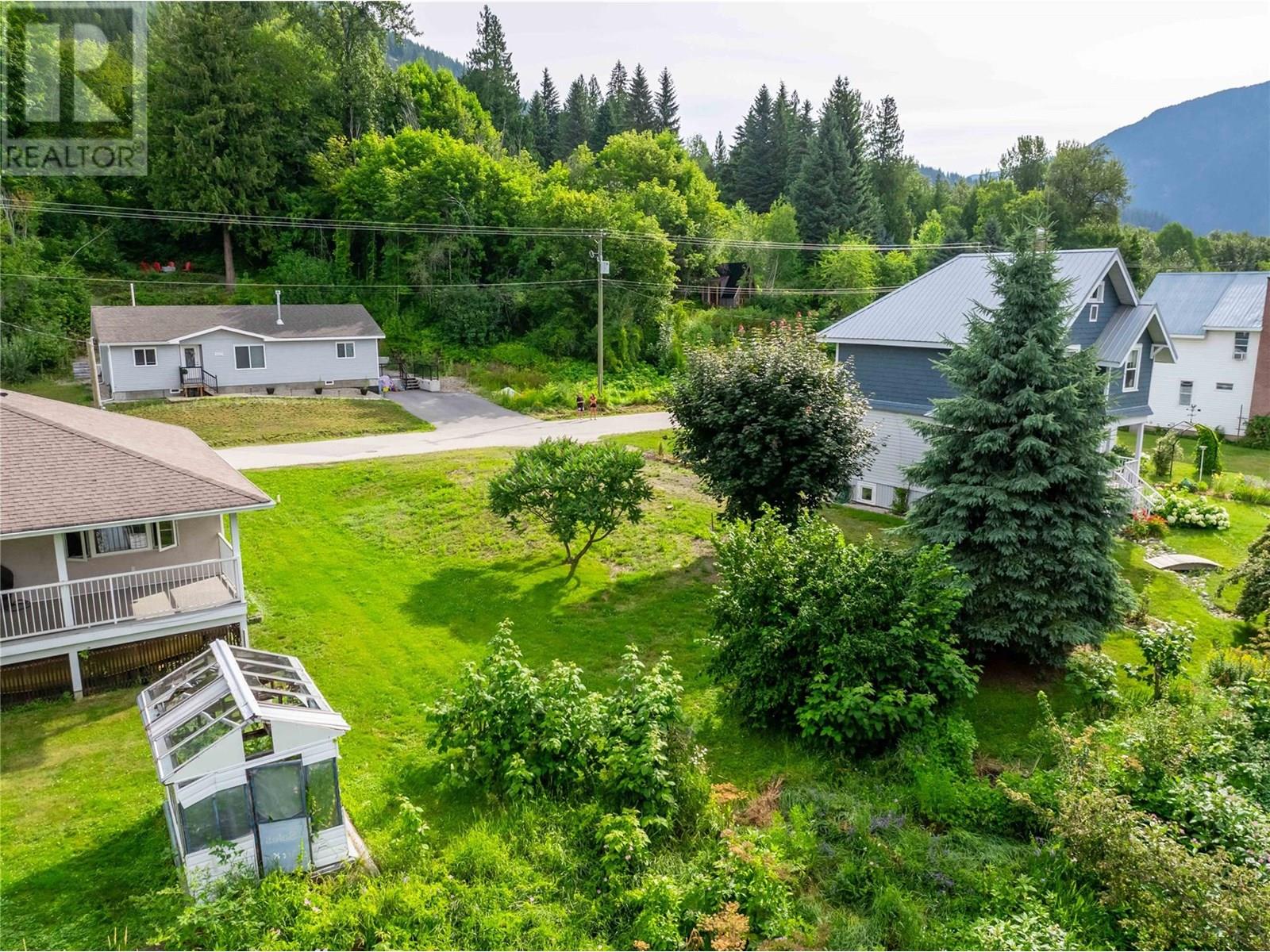 157 Track Street E, Revelstoke