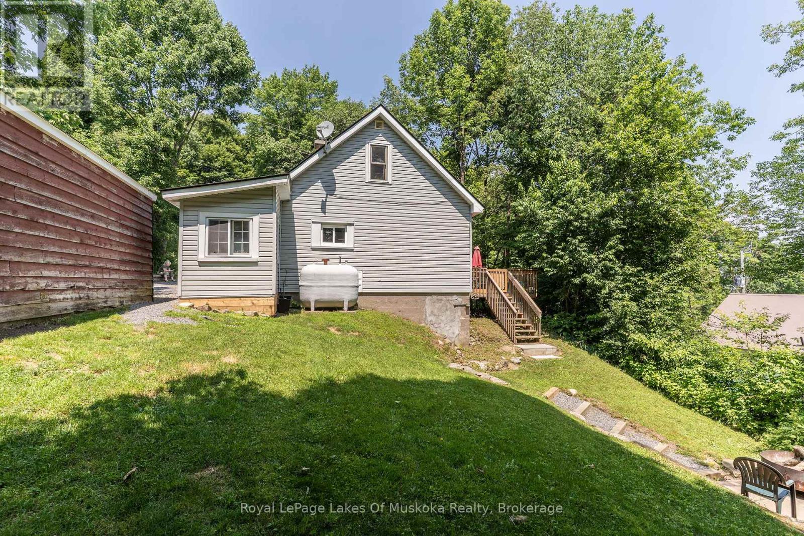 Photo 33 of 31 Florence Street W, Huntsville ON