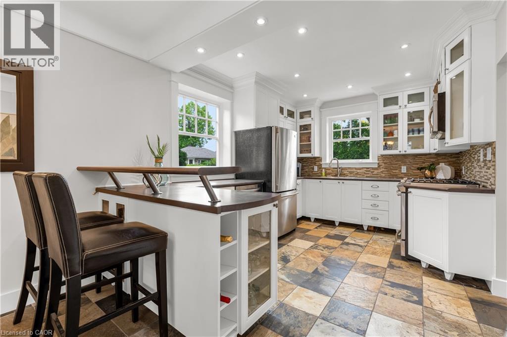 Photo 10 of 605 Emerald Street, Burlington ON