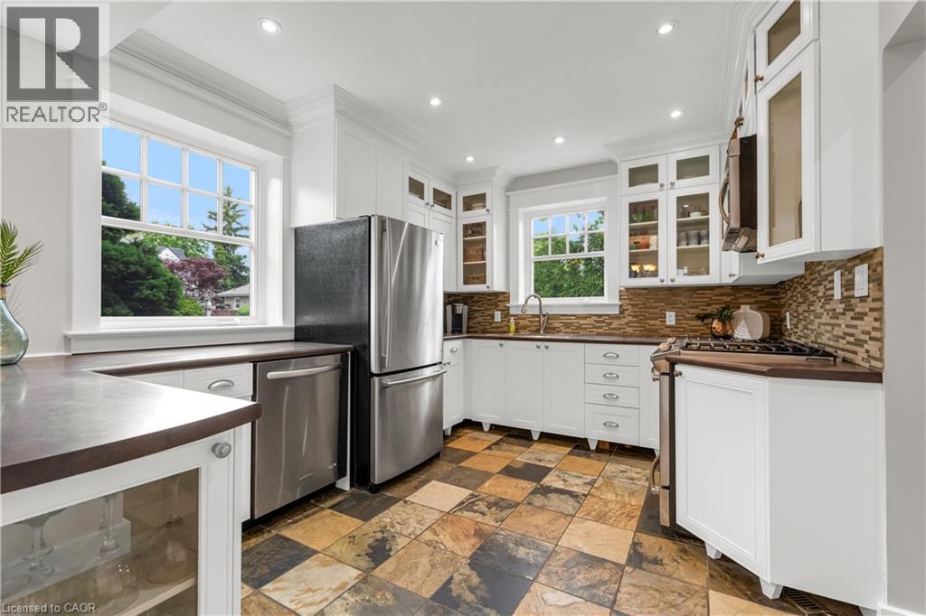 Photo 12 of 605 Emerald Street, Burlington ON