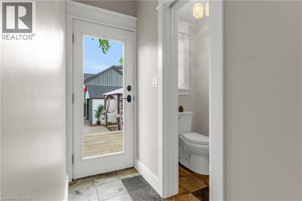 Photo 14 of 605 Emerald Street, Burlington ON