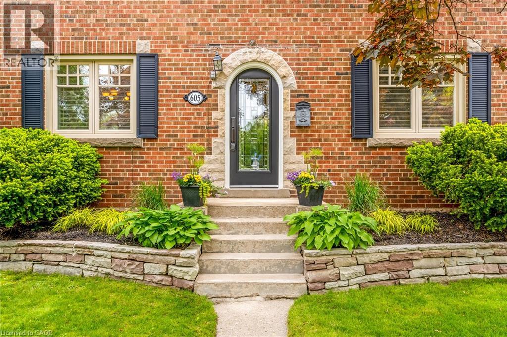 Photo 2 of 605 Emerald Street, Burlington ON