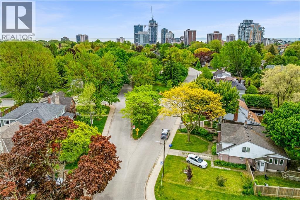 Photo 50 of 605 Emerald Street, Burlington ON