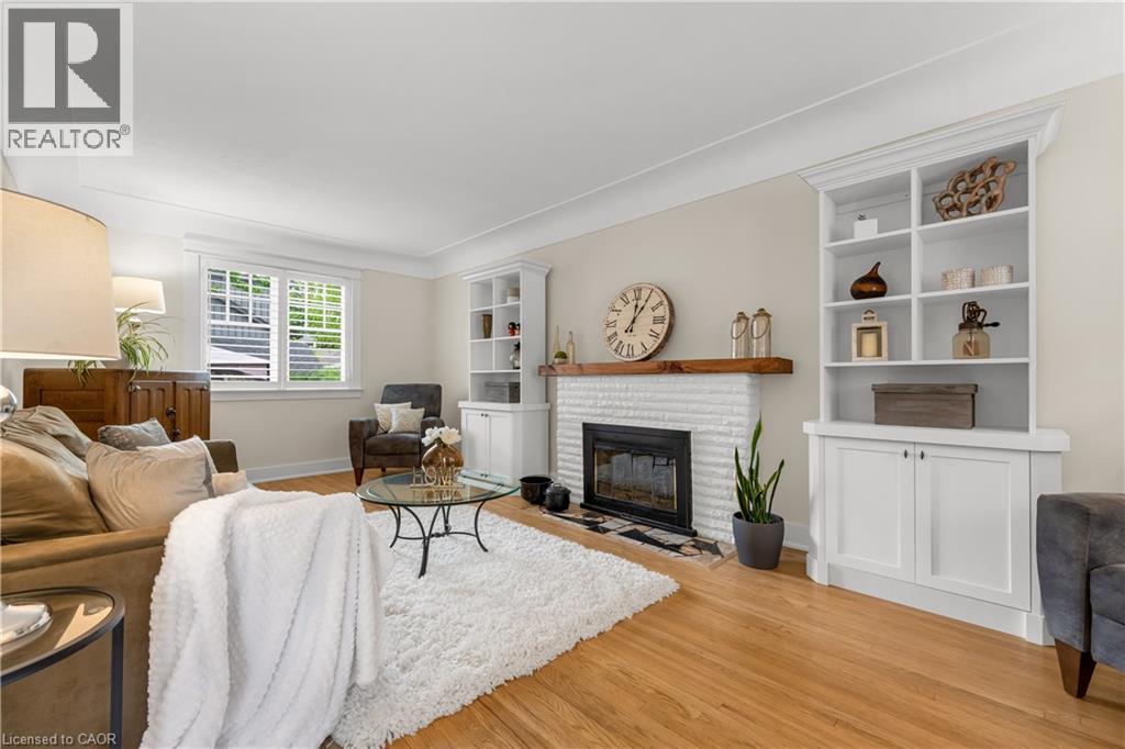 Photo 8 of 605 Emerald Street, Burlington ON