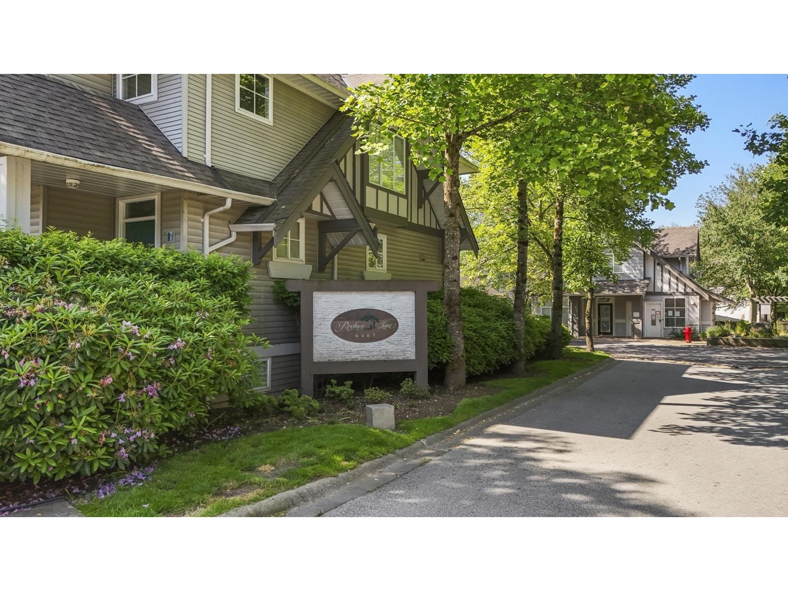 Photo 3 of 51 6465 184 A Street, Surrey BC