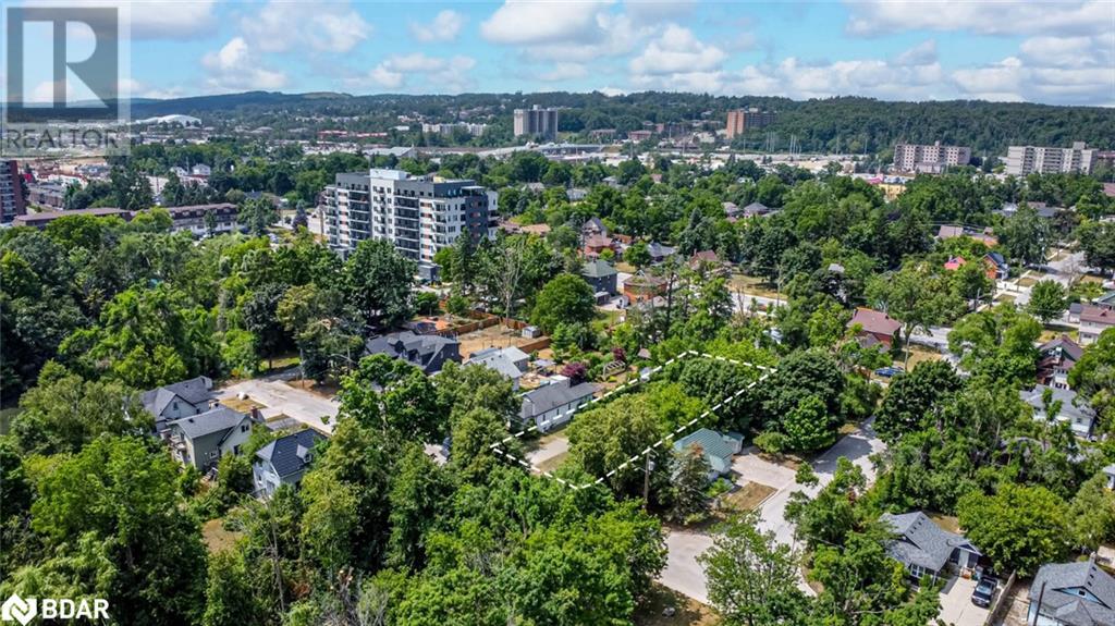 Photo 4 of 40 Perry St, Barrie ON