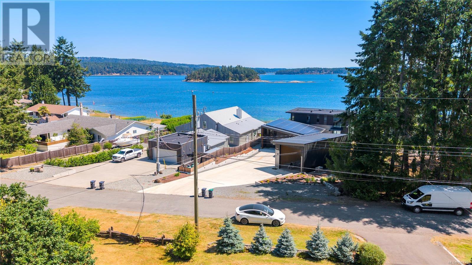 Photo 10 of 1671 Fawcett Rd, Nanaimo BC