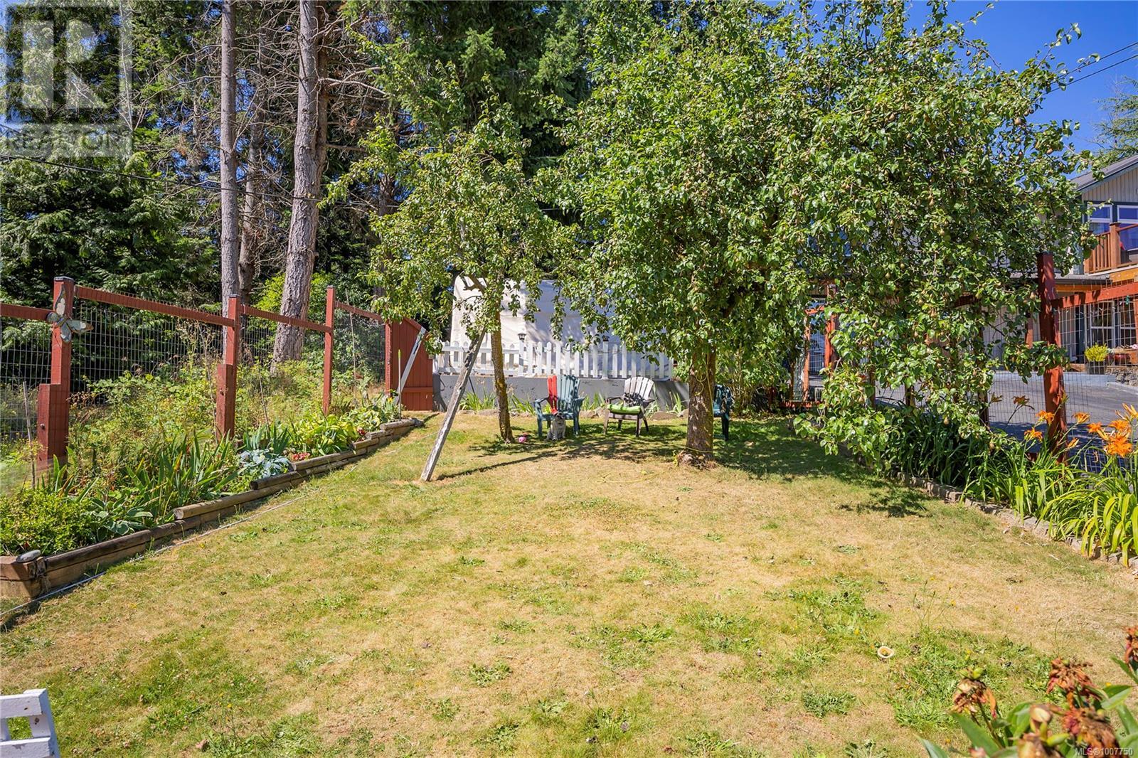 Photo 7 of 1671 Fawcett Rd, Nanaimo BC