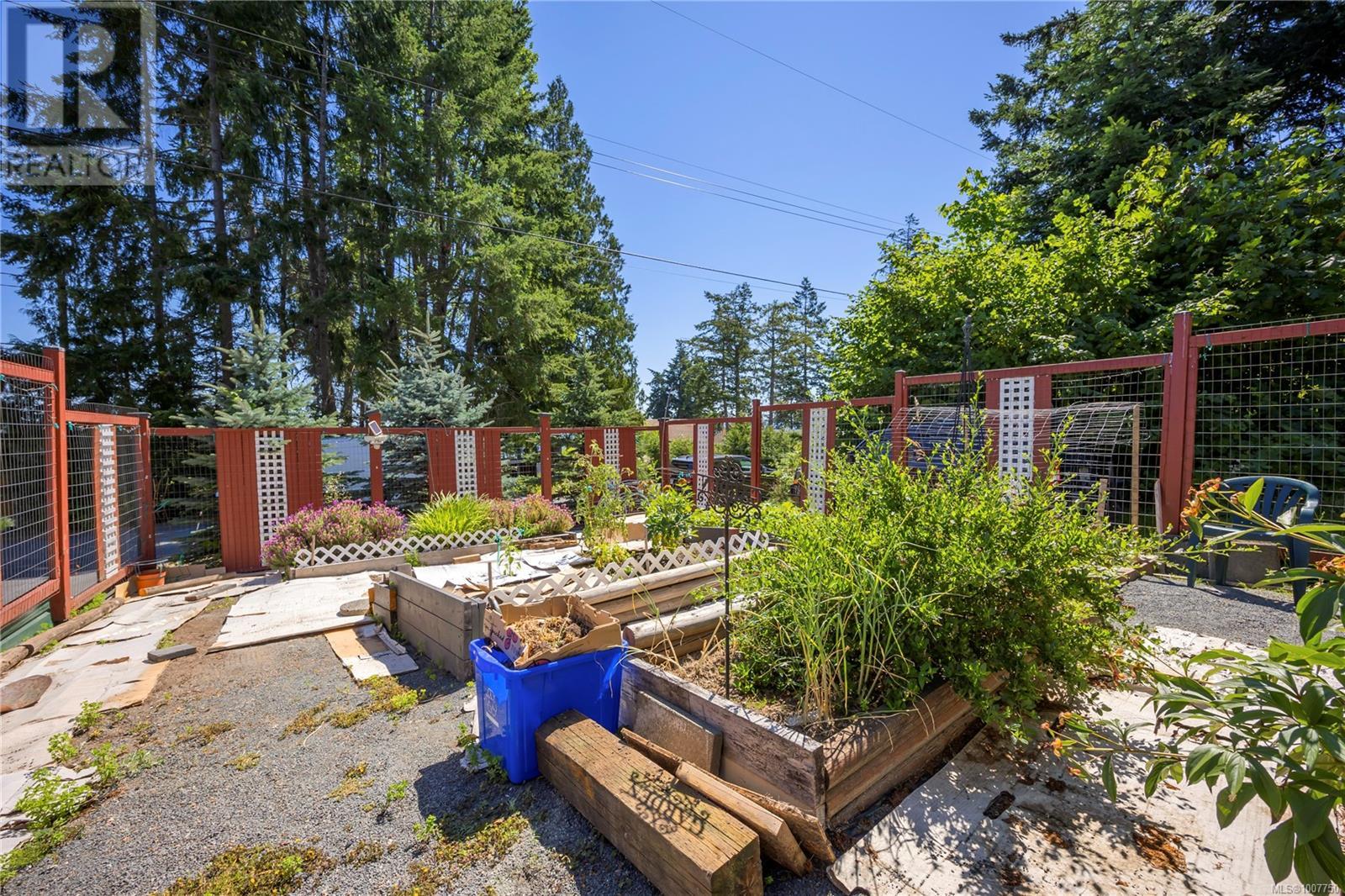 Photo 9 of 1671 Fawcett Rd, Nanaimo BC