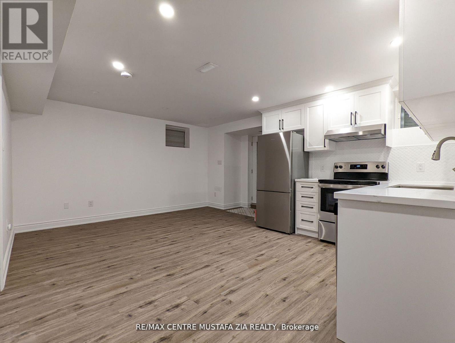 Photo 4 of 359 Emmett Landing, Milton ON