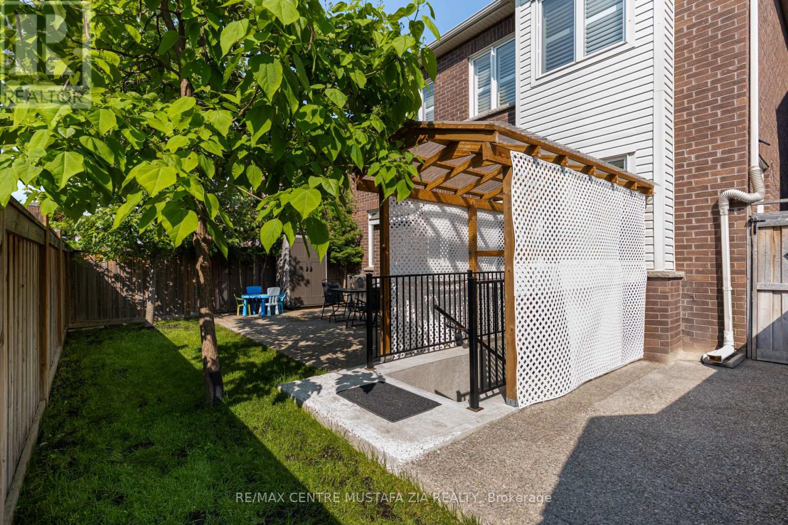 Photo 3 of 359 Emmett Landing, Milton ON