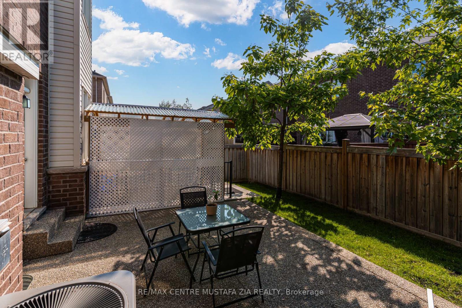 Photo 18 of 359 Emmett Landing, Milton ON