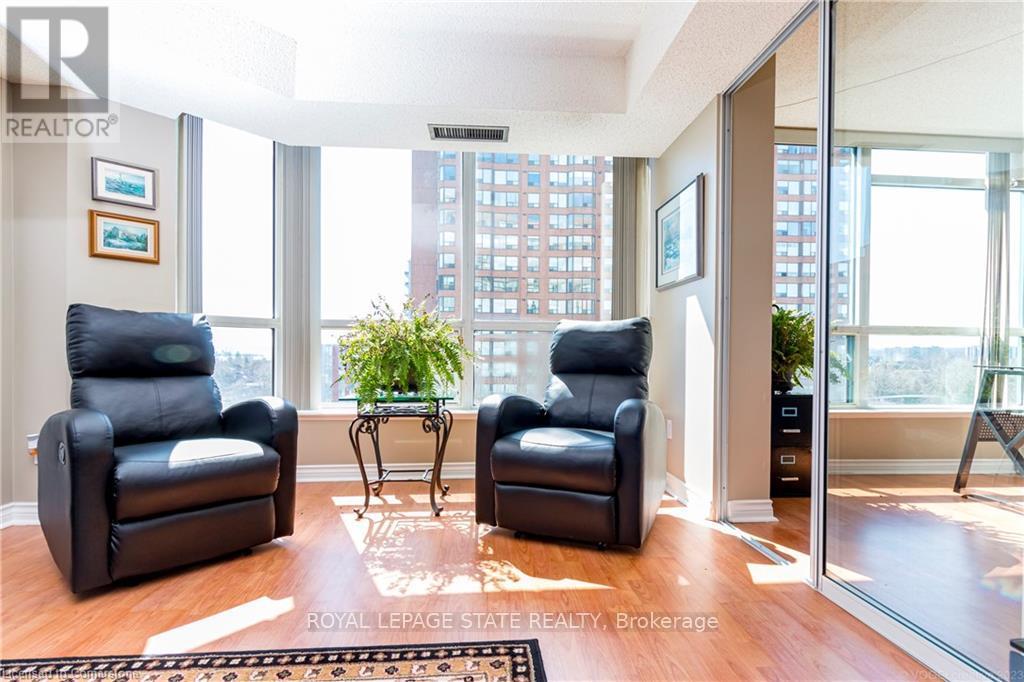 Photo 11 of 909 1276 Maple Crossing Boulevard, Burlington ON