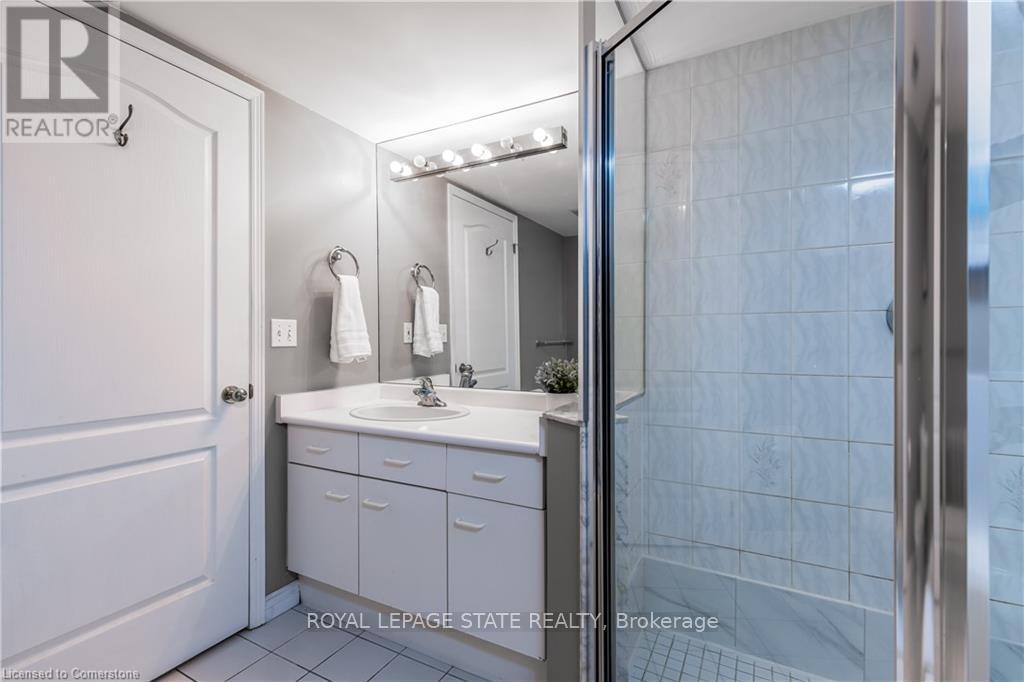 Photo 14 of 909 1276 Maple Crossing Boulevard, Burlington ON
