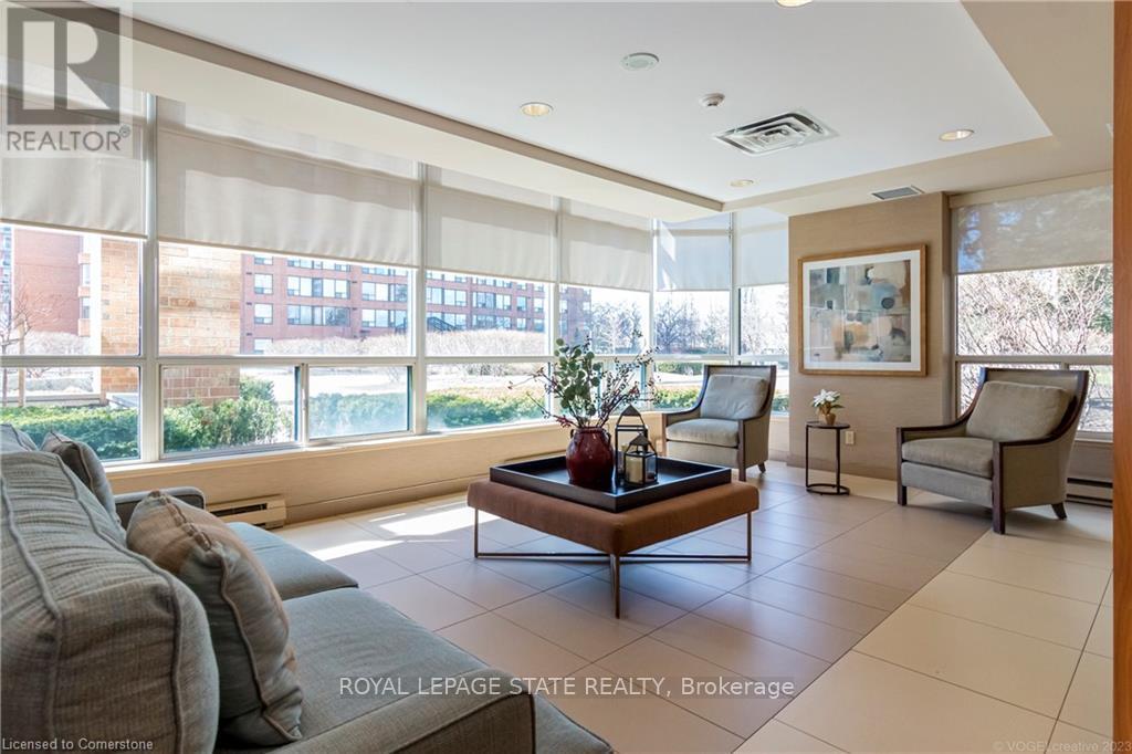 Photo 32 of 909 1276 Maple Crossing Boulevard, Burlington ON