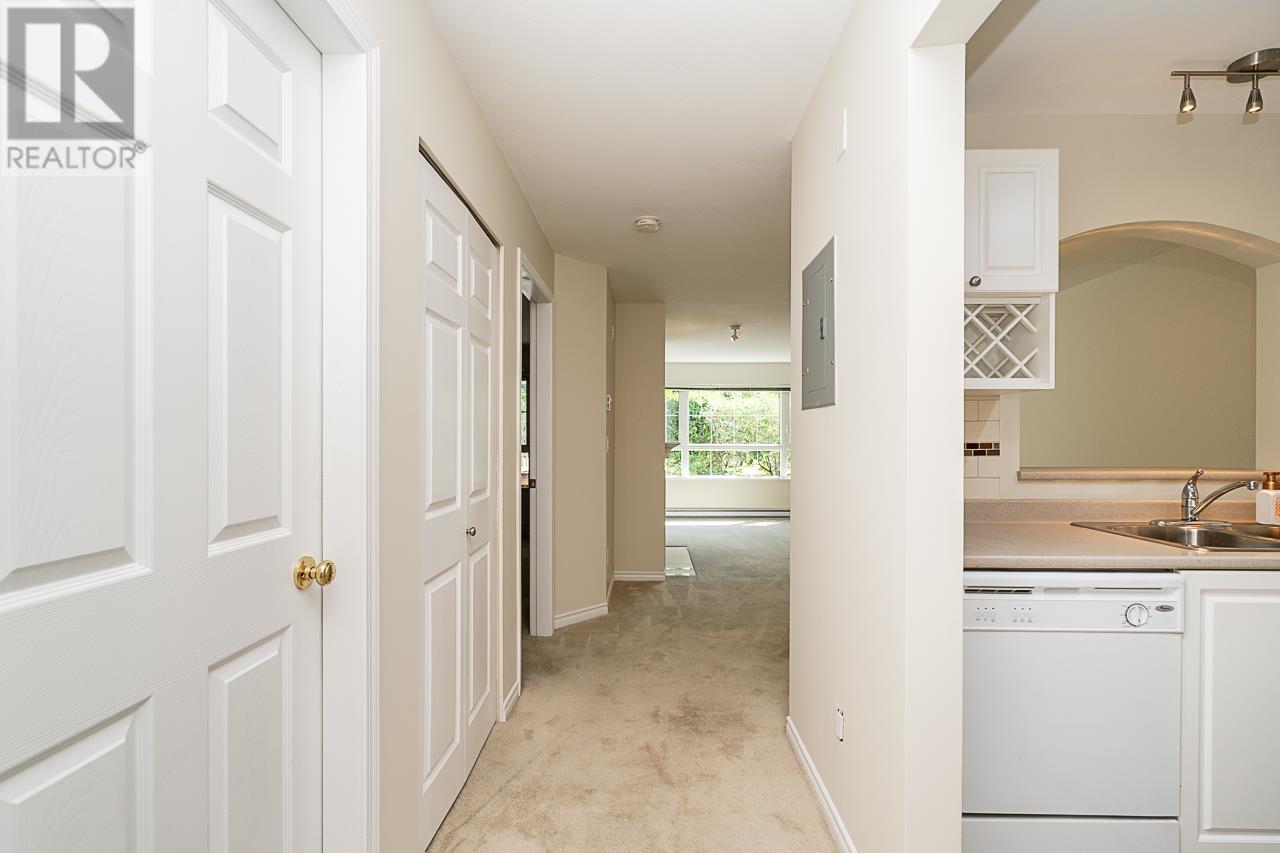Photo 6 of 137 2980 Princess Crescent, Coquitlam BC