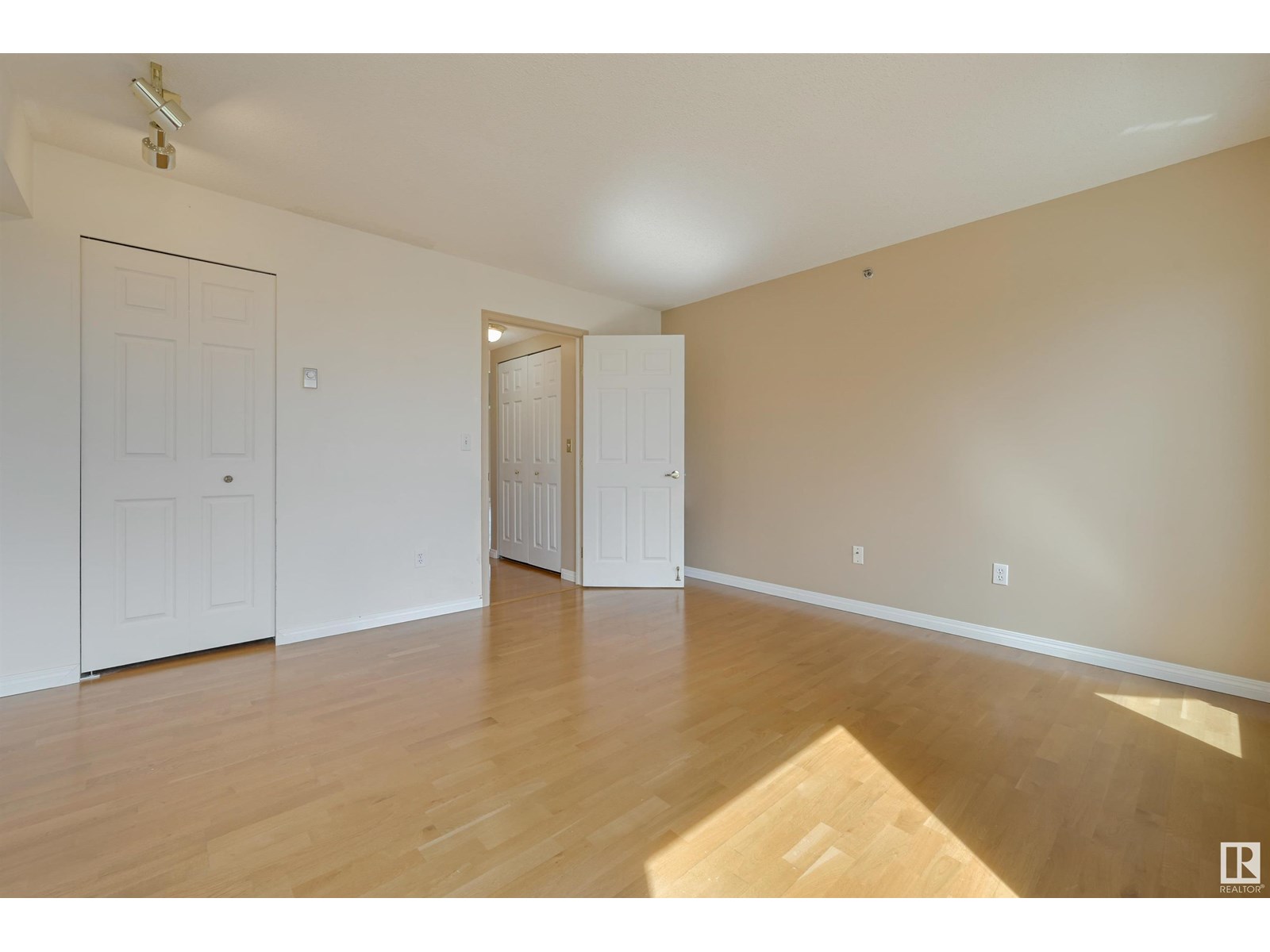 Photo 34 of 1003 10721 Saskatchewan Dr Nw, Edmonton AB