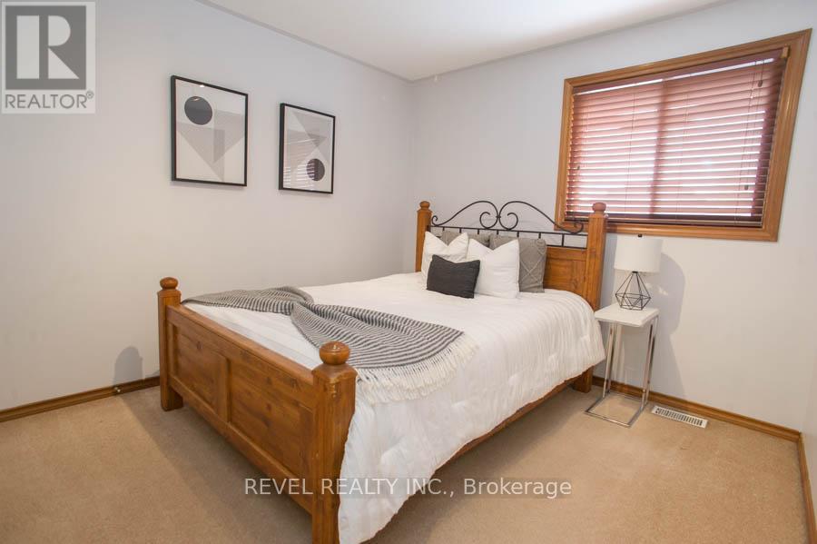 Photo 12 of 23 Garners Lane, Brantford ON