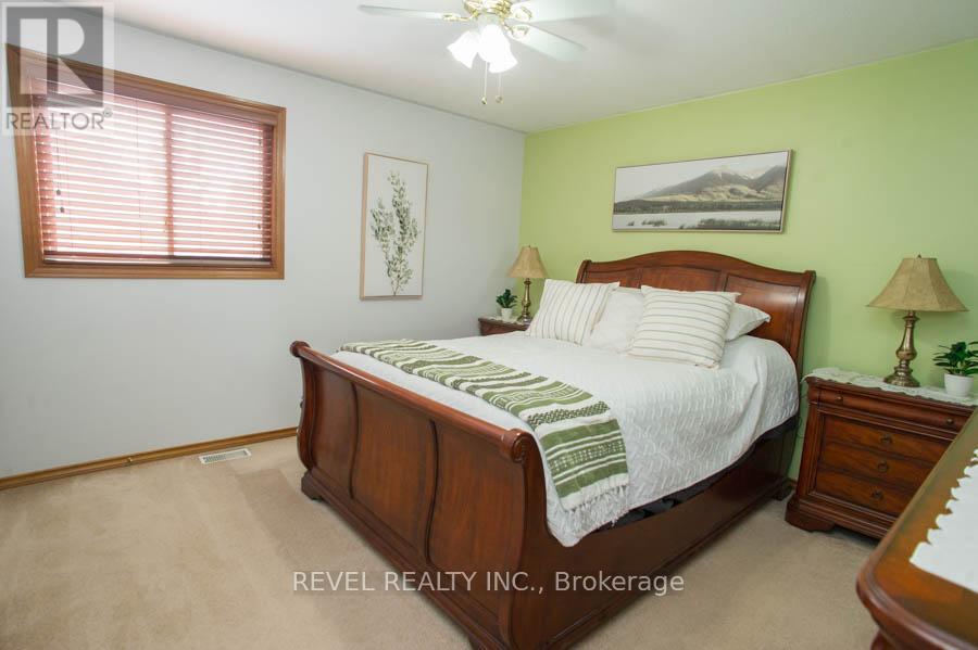 Photo 14 of 23 Garners Lane, Brantford ON