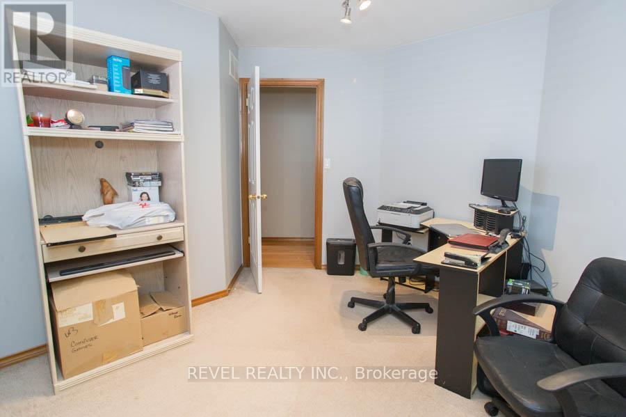 Photo 18 of 23 Garners Lane, Brantford ON