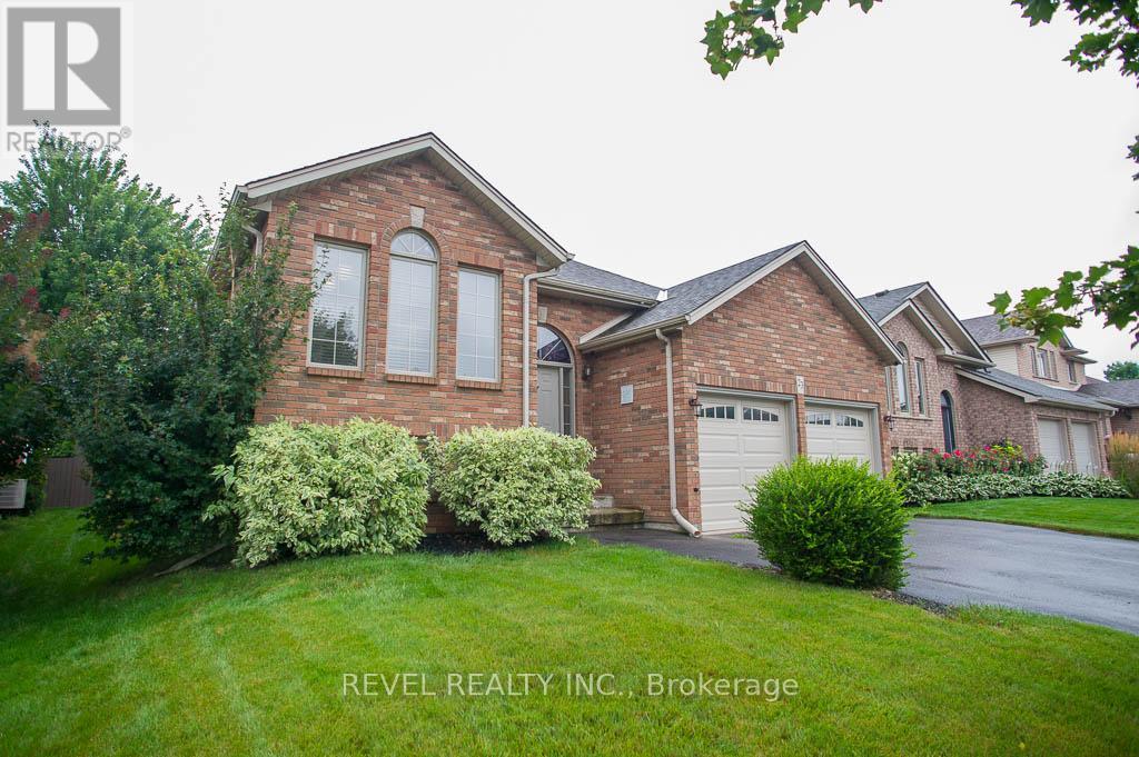 Photo 2 of 23 Garners Lane, Brantford ON
