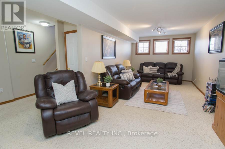 Photo 20 of 23 Garners Lane, Brantford ON