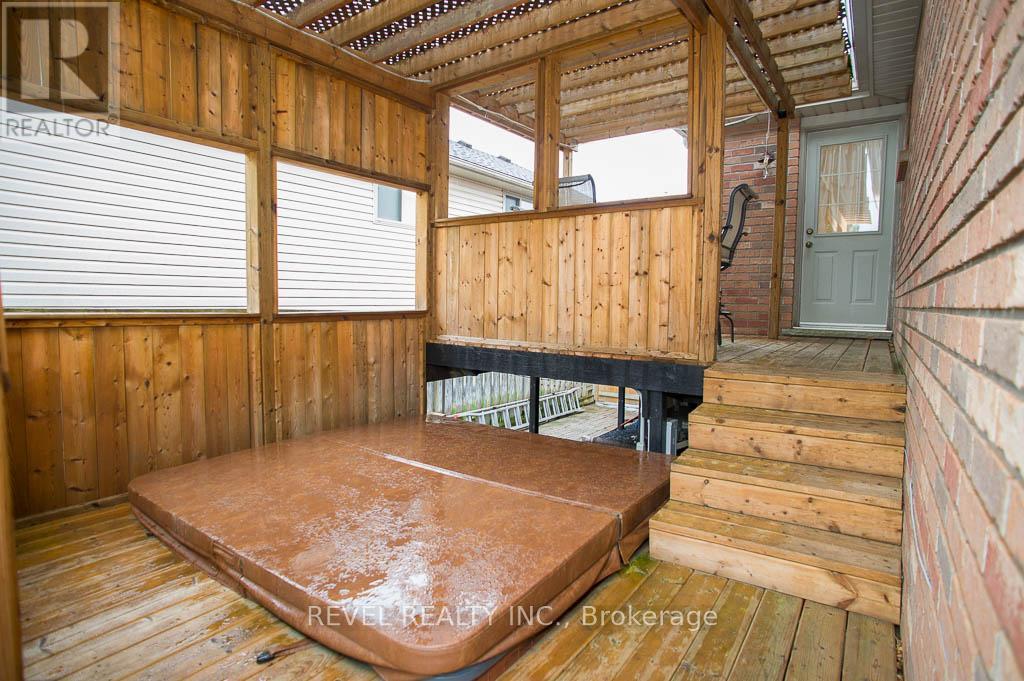 Photo 27 of 23 Garners Lane, Brantford ON