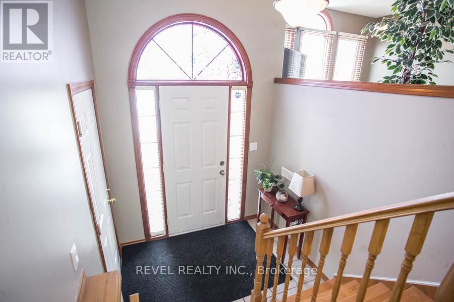 Photo 3 of 23 Garners Lane, Brantford ON