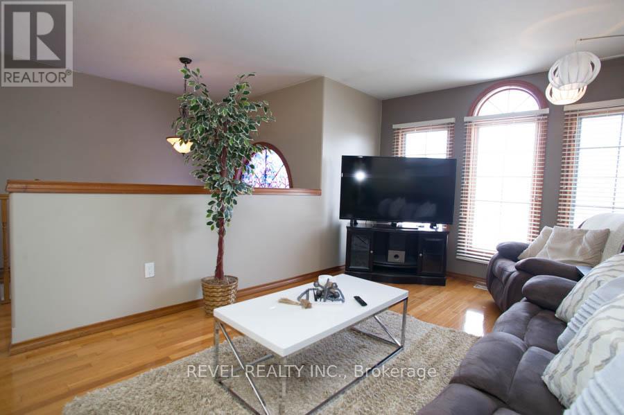 Photo 5 of 23 Garners Lane, Brantford ON