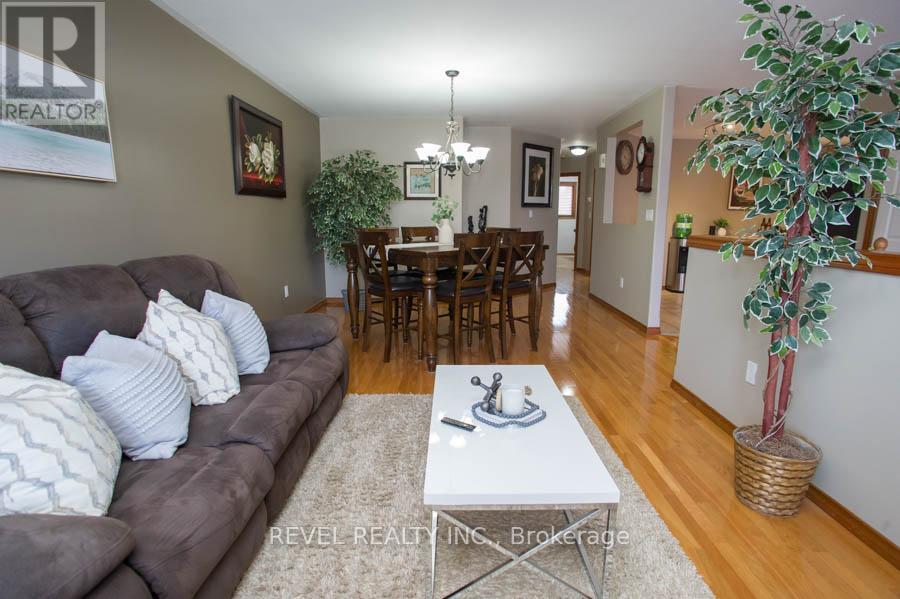 Photo 6 of 23 Garners Lane, Brantford ON
