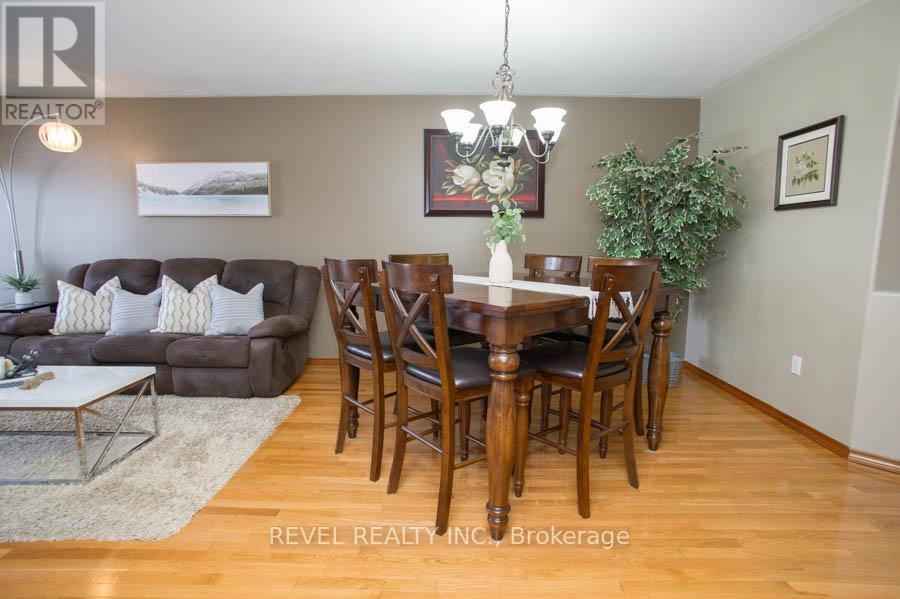Photo 7 of 23 Garners Lane, Brantford ON