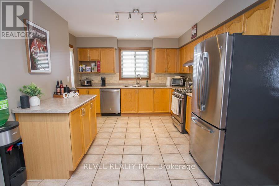 Photo 8 of 23 Garners Lane, Brantford ON