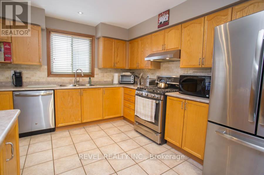 Photo 9 of 23 Garners Lane, Brantford ON