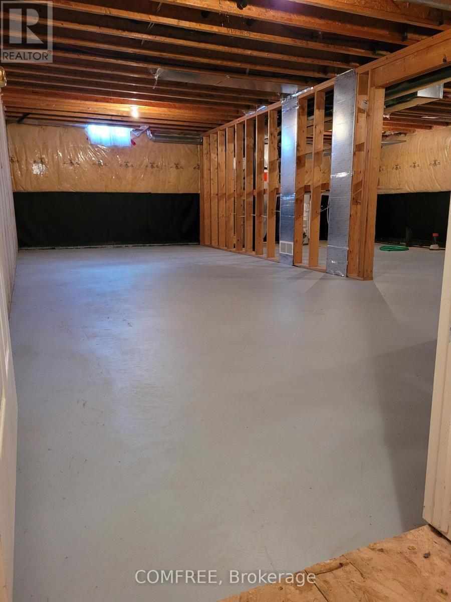 Photo 18 of 1720 Kirkland Avenue, Windsor ON