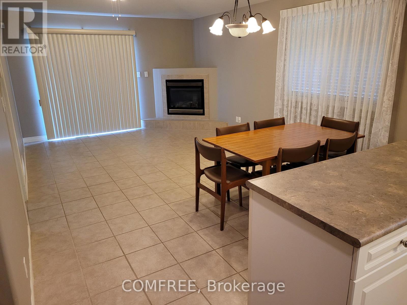 Photo 6 of 1720 Kirkland Avenue, Windsor ON