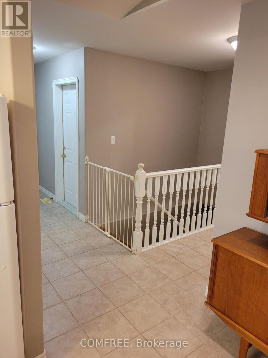 Photo 8 of 1720 Kirkland Avenue, Windsor ON