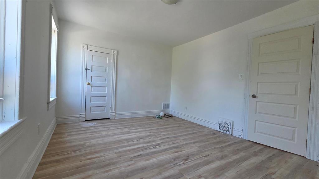 Photo 3 of 766 Flora Avenue, Winnipeg MB