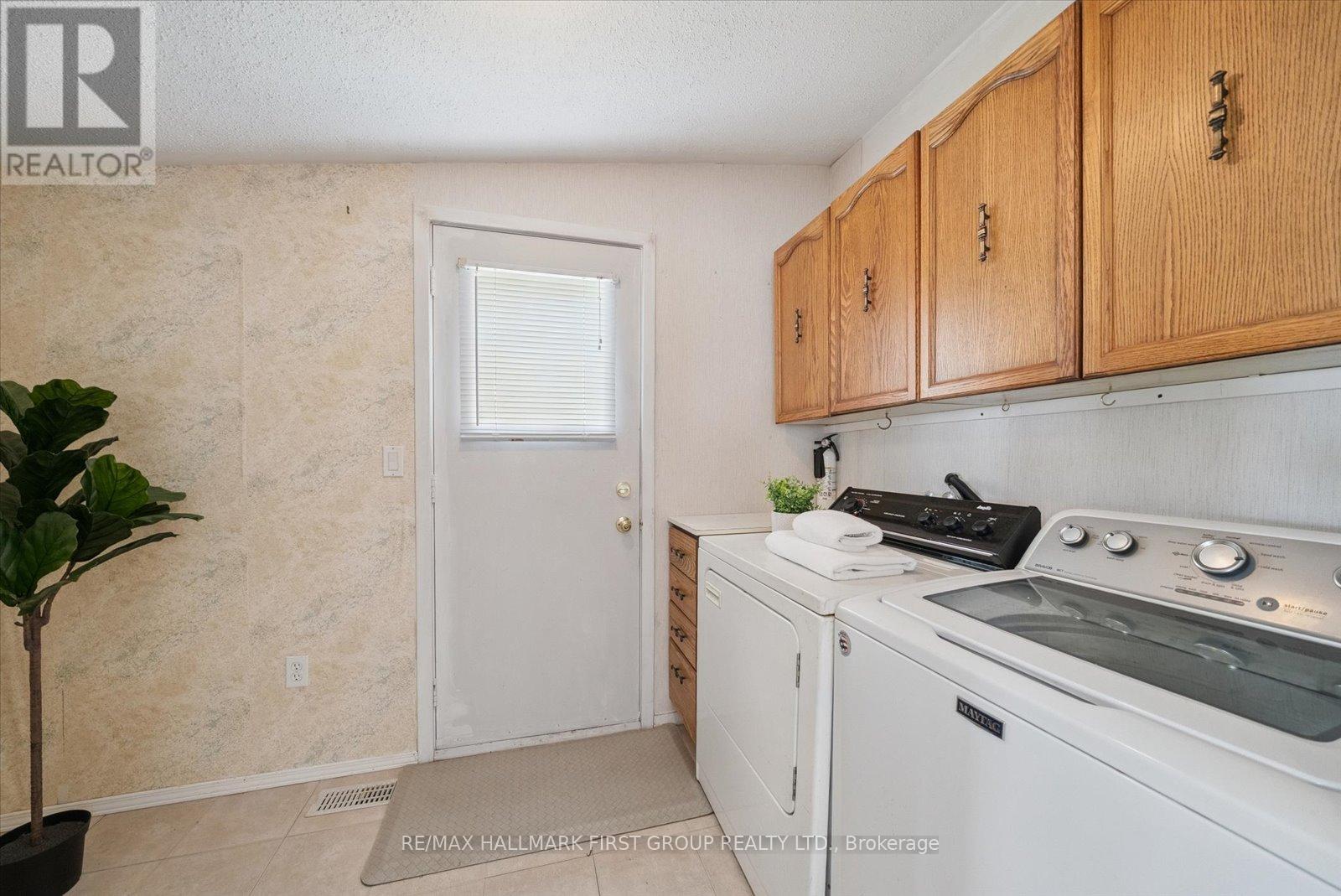 Photo 12 of 27 Wilmot Trail, Clarington ON
