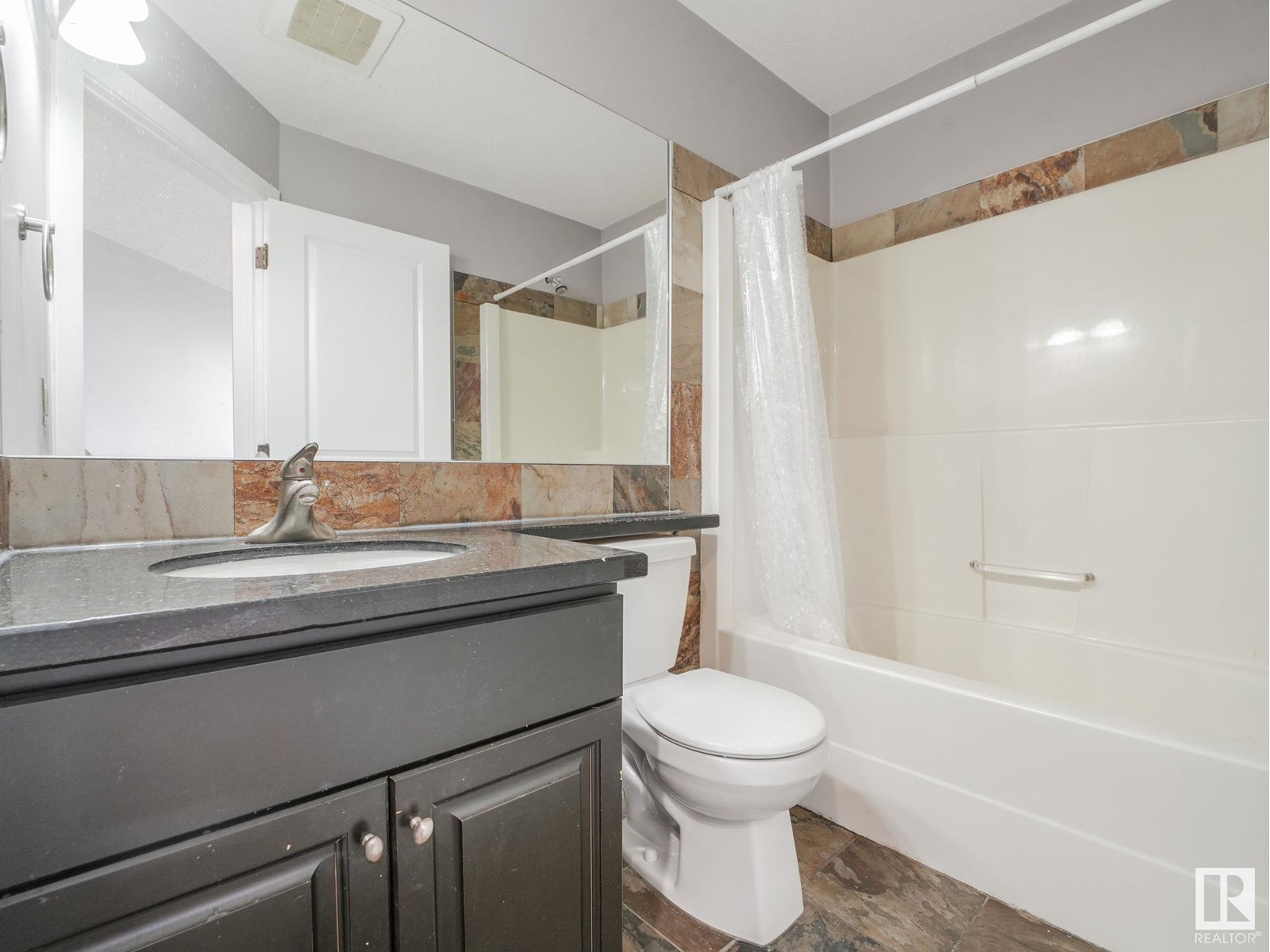 Photo 19 of 303 9336 Jasper Av Nw, Edmonton AB