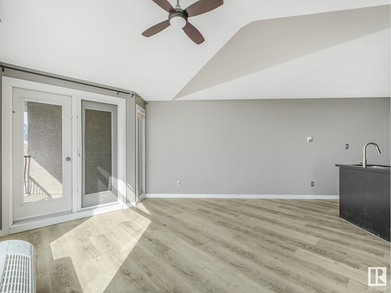 Photo 5 of 303 9336 Jasper Av Nw, Edmonton AB