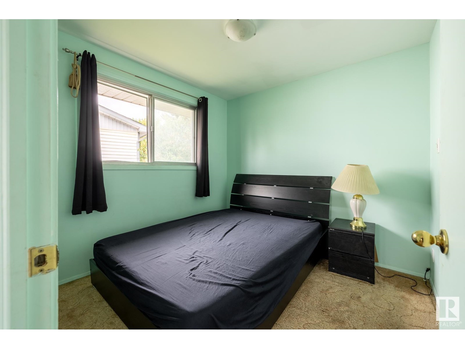 Photo 16 of 13303 58 St Nw, Edmonton AB