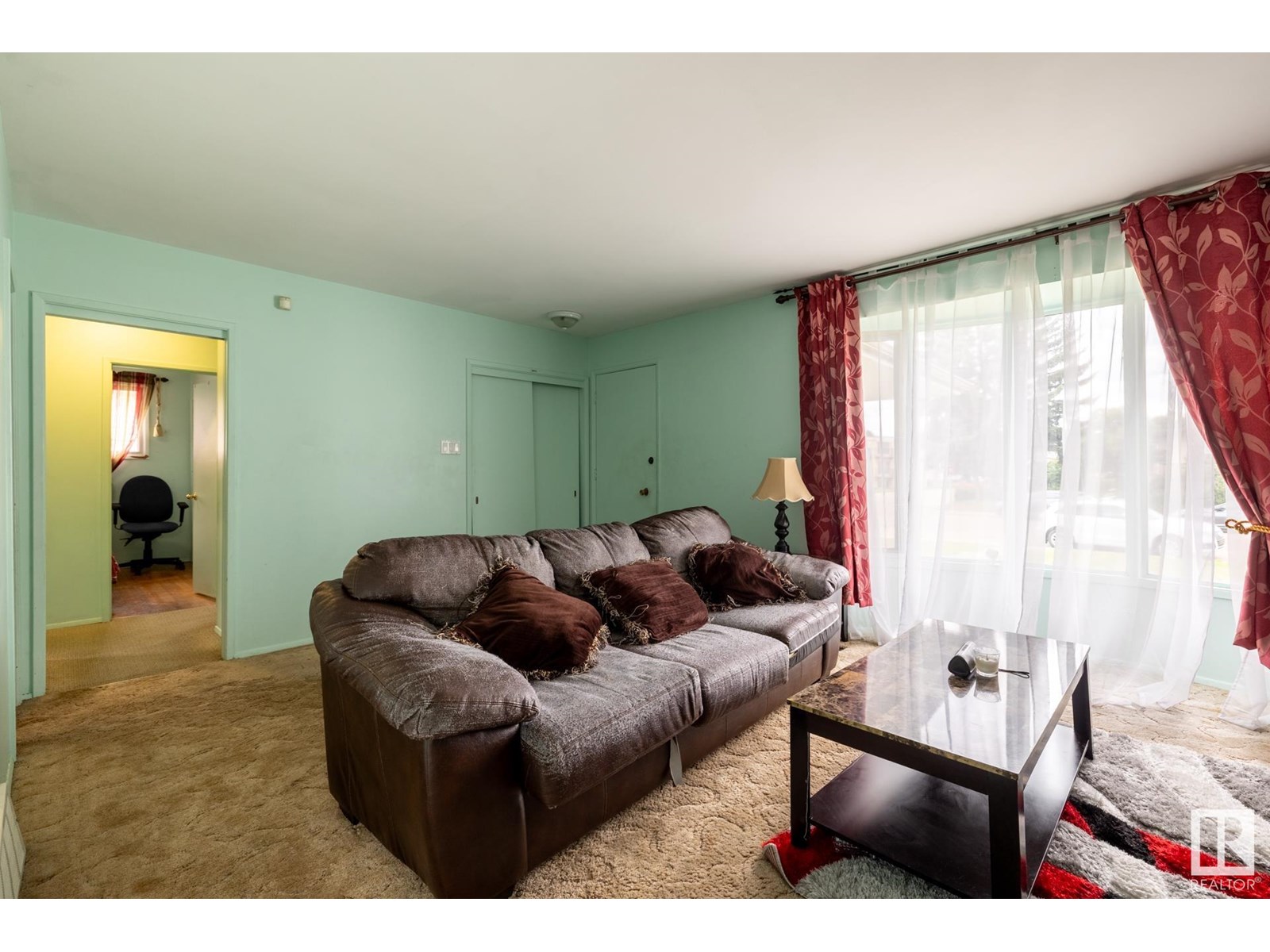 Photo 3 of 13303 58 St Nw, Edmonton AB