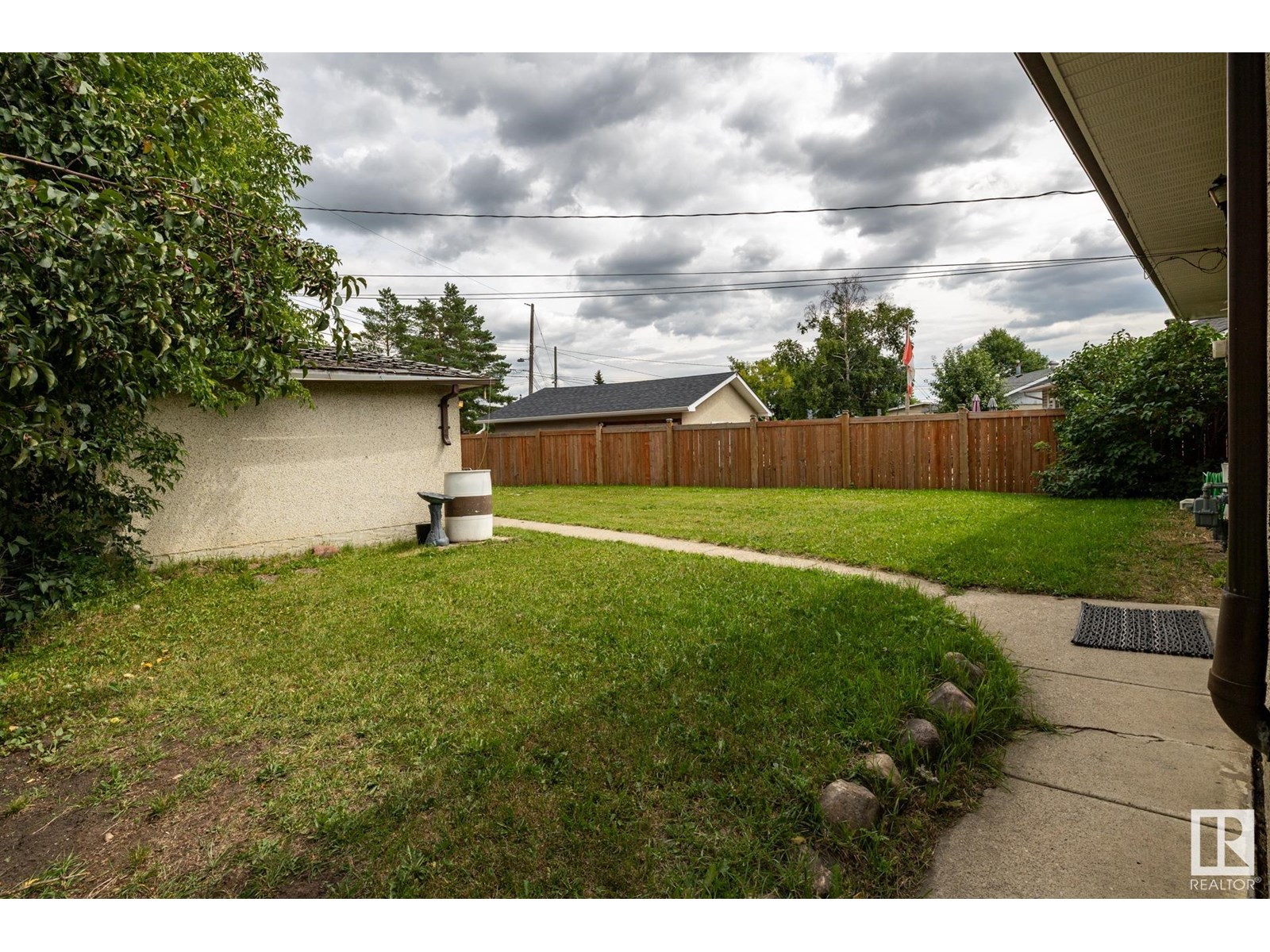Photo 34 of 13303 58 St Nw, Edmonton AB