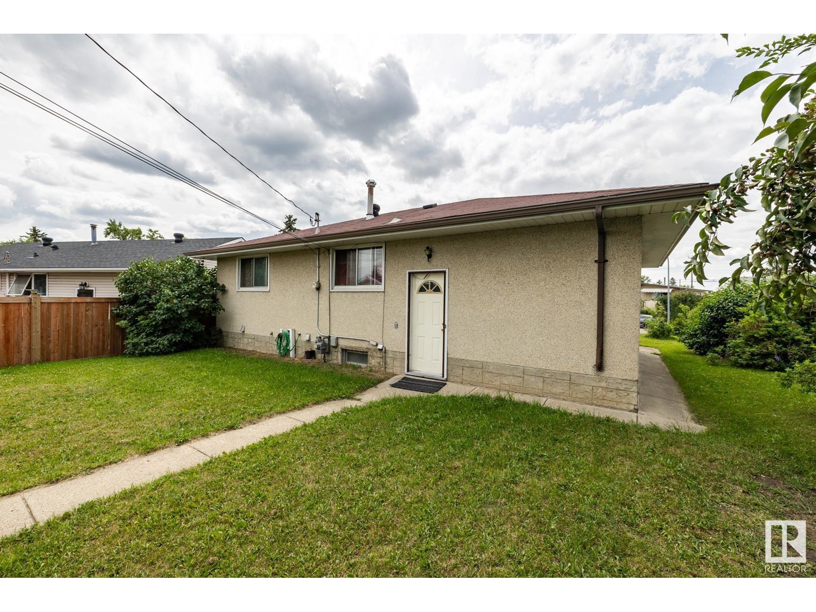 Photo 35 of 13303 58 St Nw, Edmonton AB