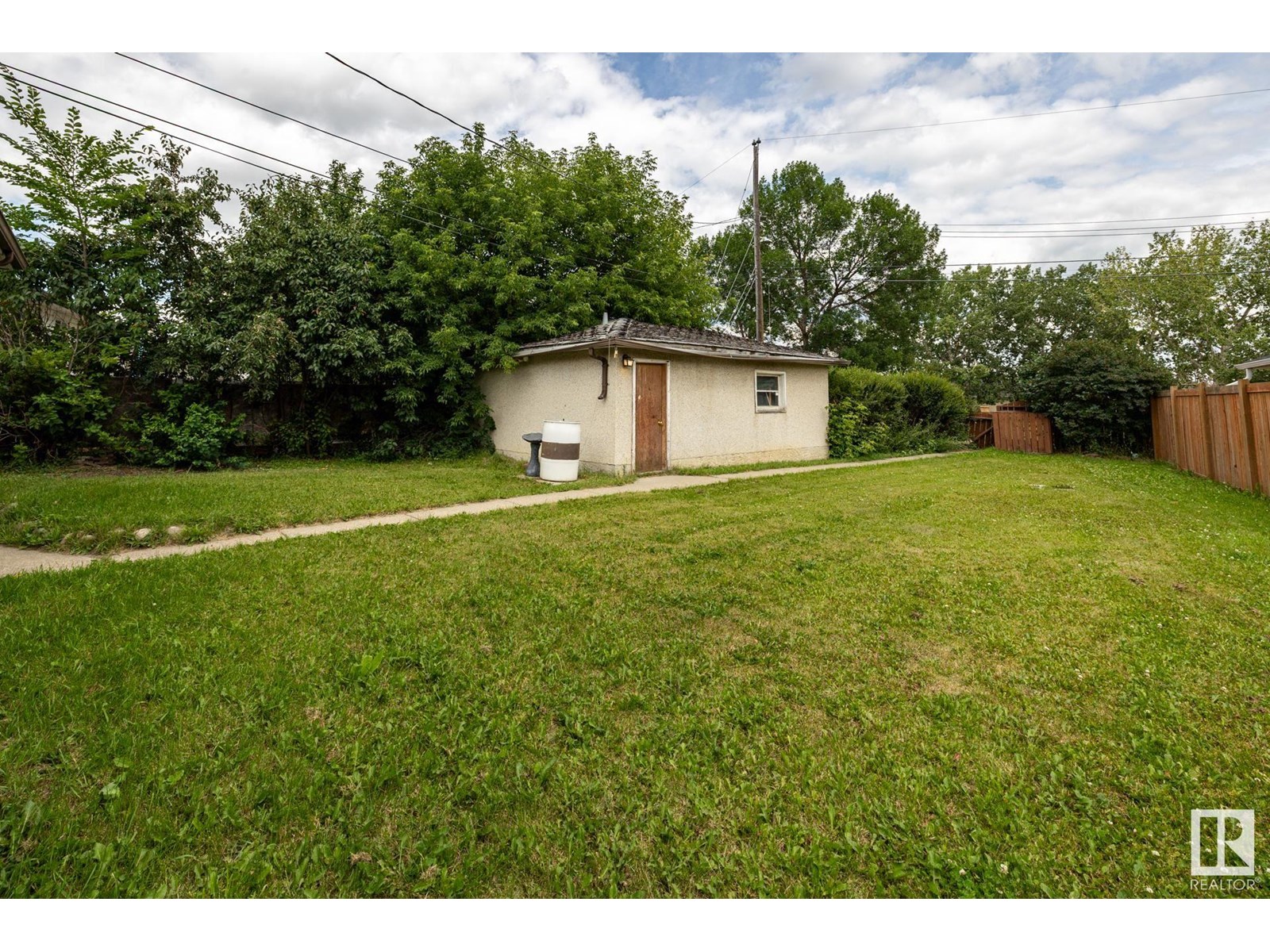 Photo 36 of 13303 58 St Nw, Edmonton AB