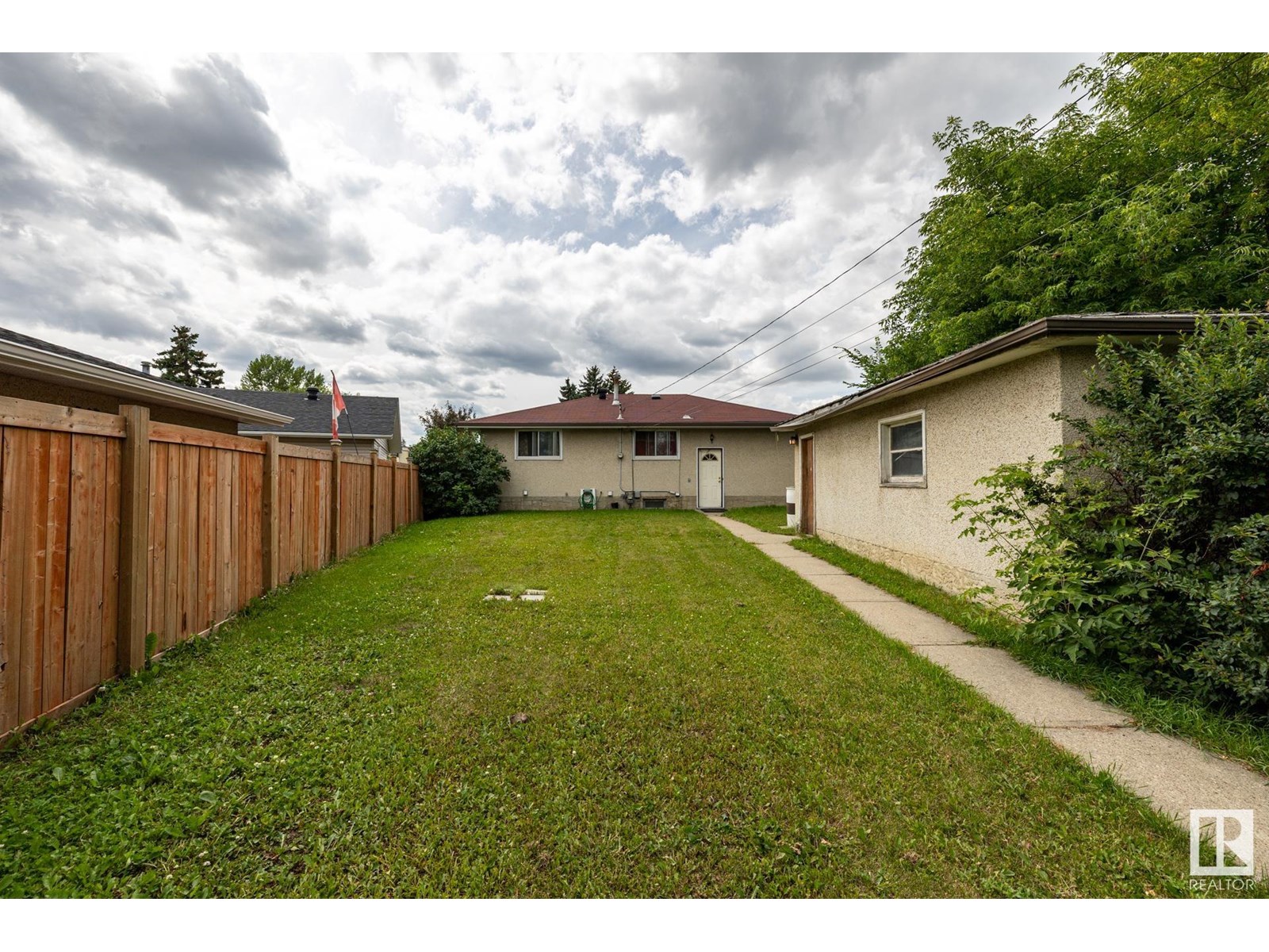 Photo 37 of 13303 58 St Nw, Edmonton AB