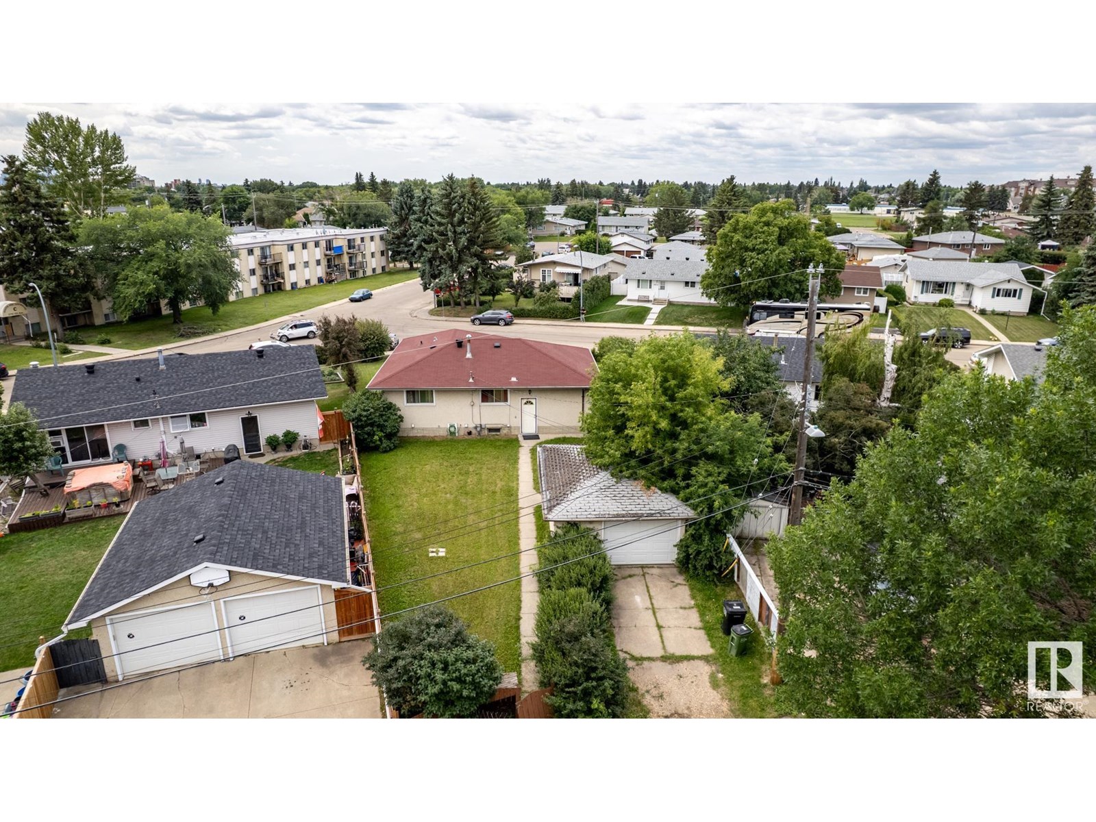 Photo 38 of 13303 58 St Nw, Edmonton AB
