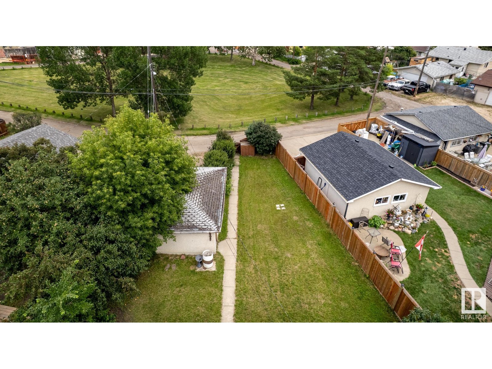 Photo 39 of 13303 58 St Nw, Edmonton AB