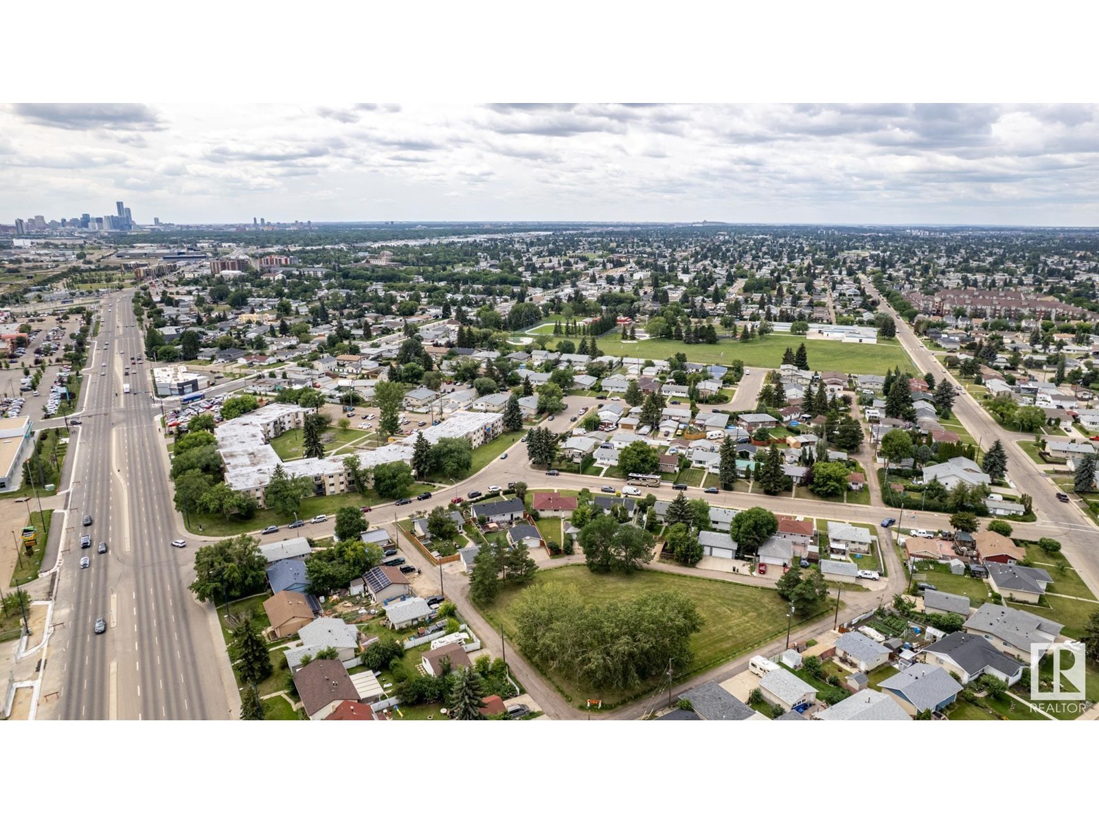 Photo 45 of 13303 58 St Nw, Edmonton AB