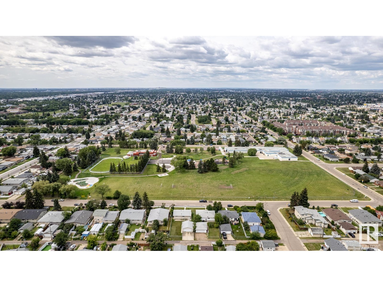 Photo 47 of 13303 58 St Nw, Edmonton AB